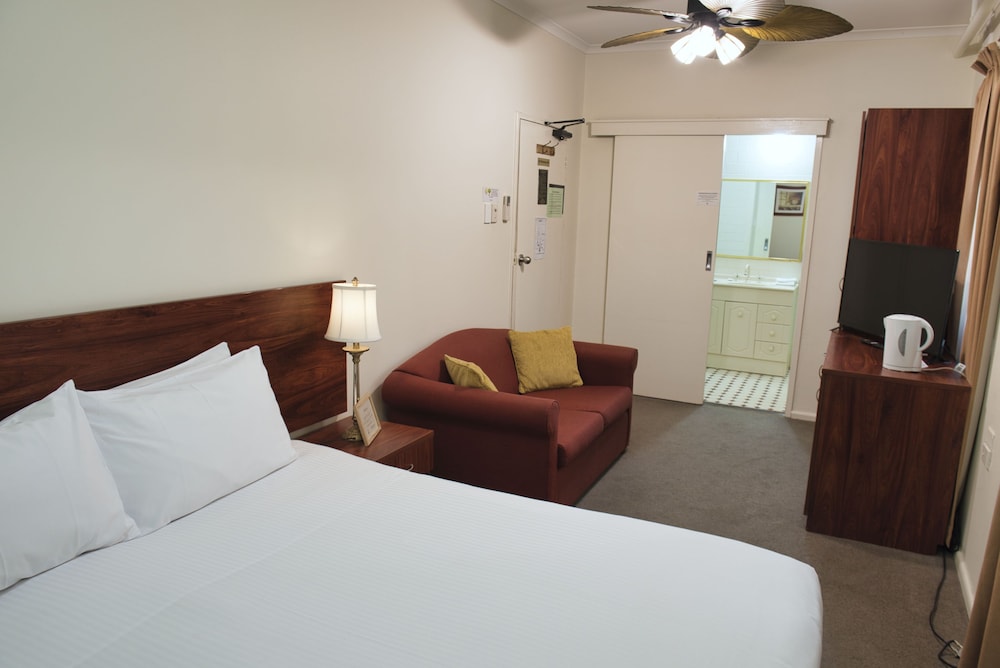 Classic Room, 1 King Bed - Photo 1