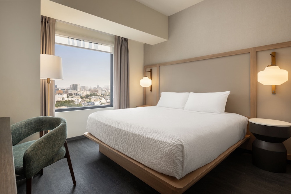 Room, 1 King Bed, City View - Photo 1