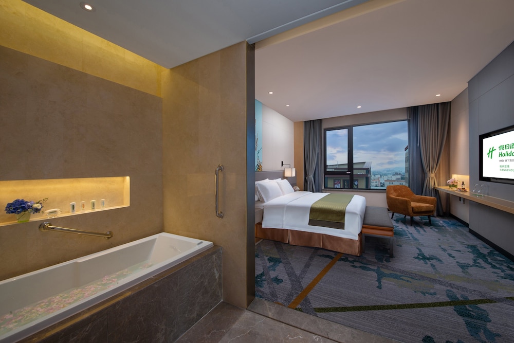 Premium Room, 1 King Bed photo 2