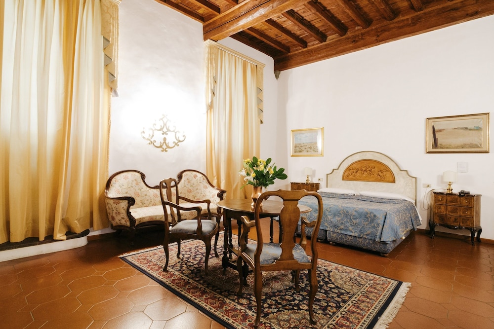 Deluxe Double or Twin Room photo 1