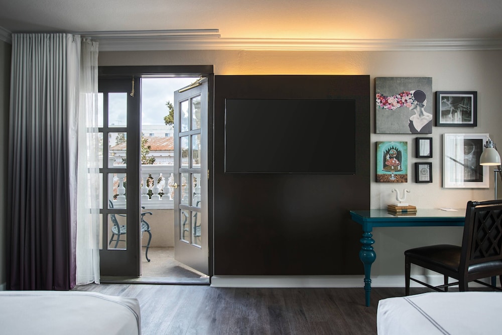 Room, 2 Queen Beds, Terrace, Corner - Photo 3