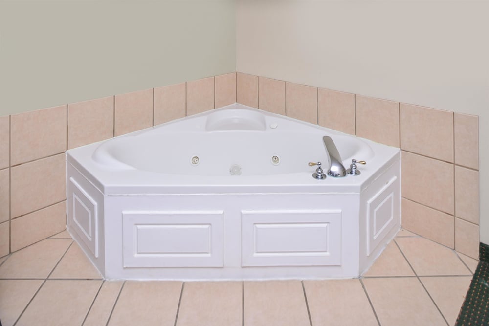 Room, 1 King Bed, Non Smoking (Jetted Tub) photo 3