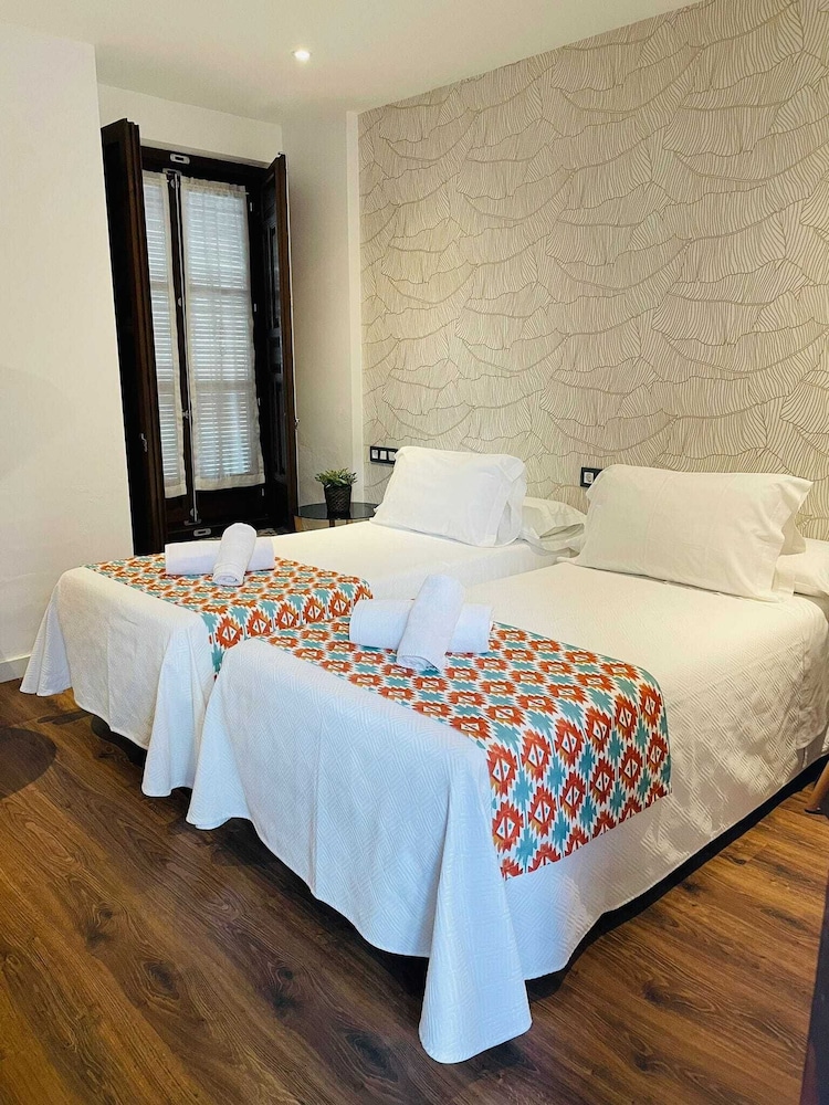 Twin Room, Accessible - Photo 1