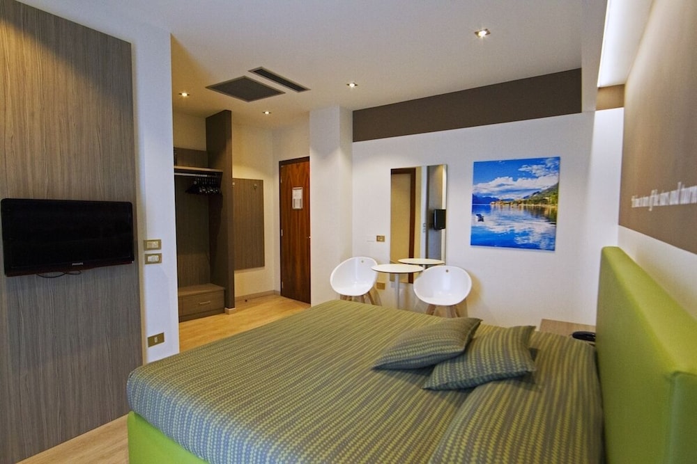 Double or Twin Room, Balcony (Grotte di Catullo 1st floor) - Photo 2