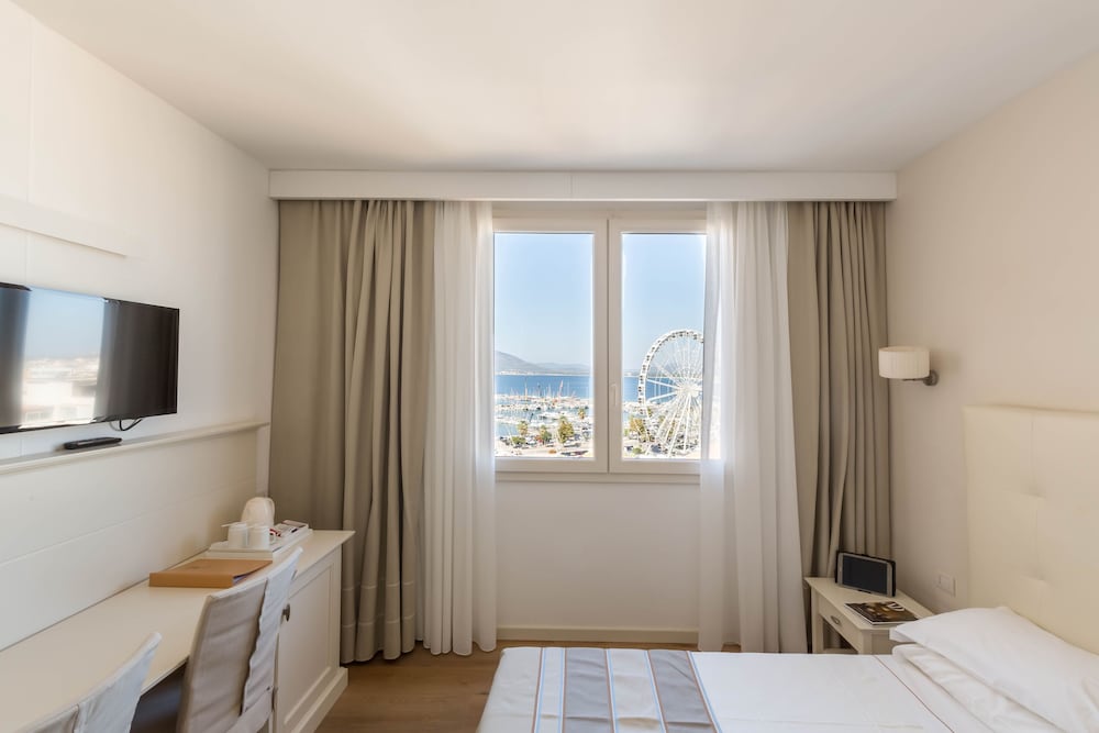 Double or Twin Room, Partial Sea View