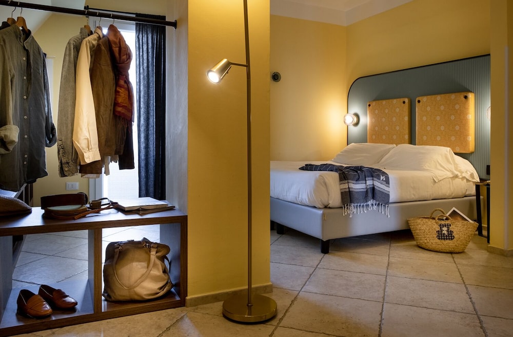 Deluxe Double or Twin Room, Beachfront photo 3