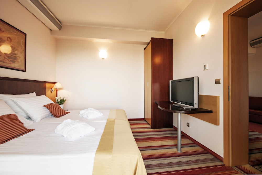 Comfort Room, Balcony