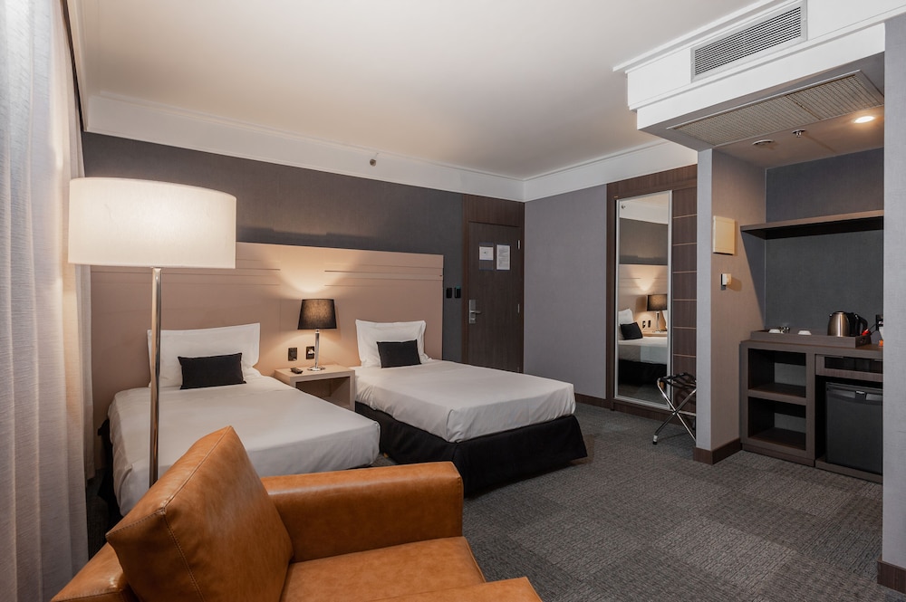 Premium Twin Room - Photo 1