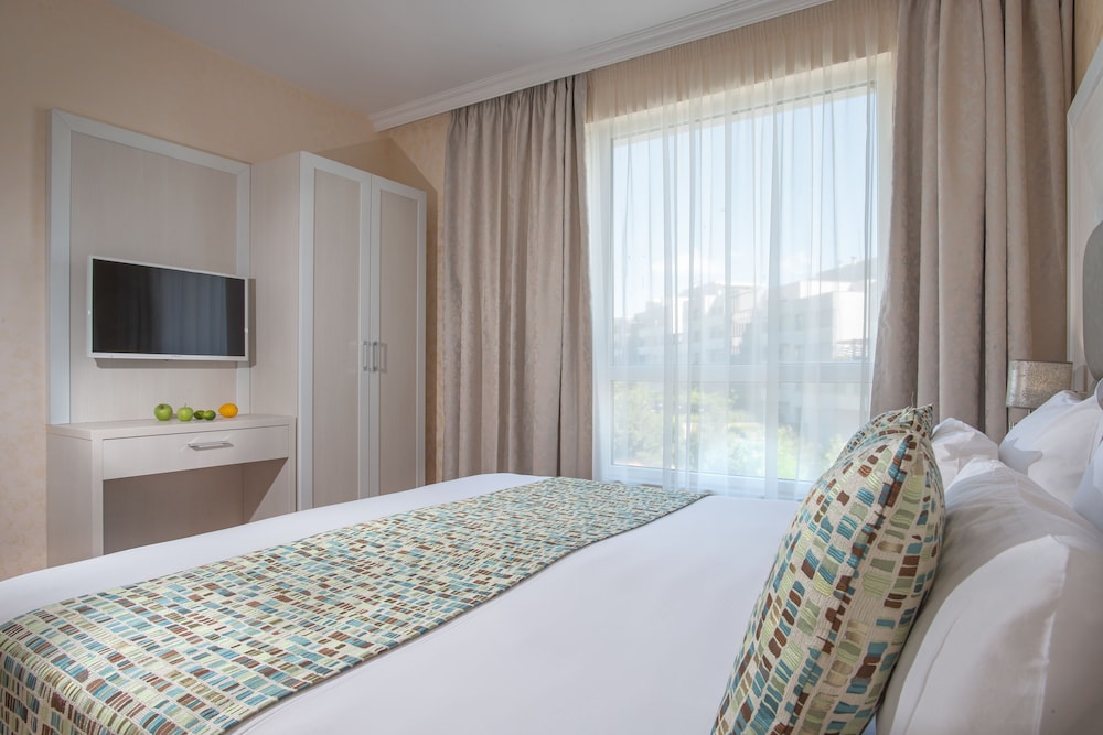 Deluxe Triple Room photo 3