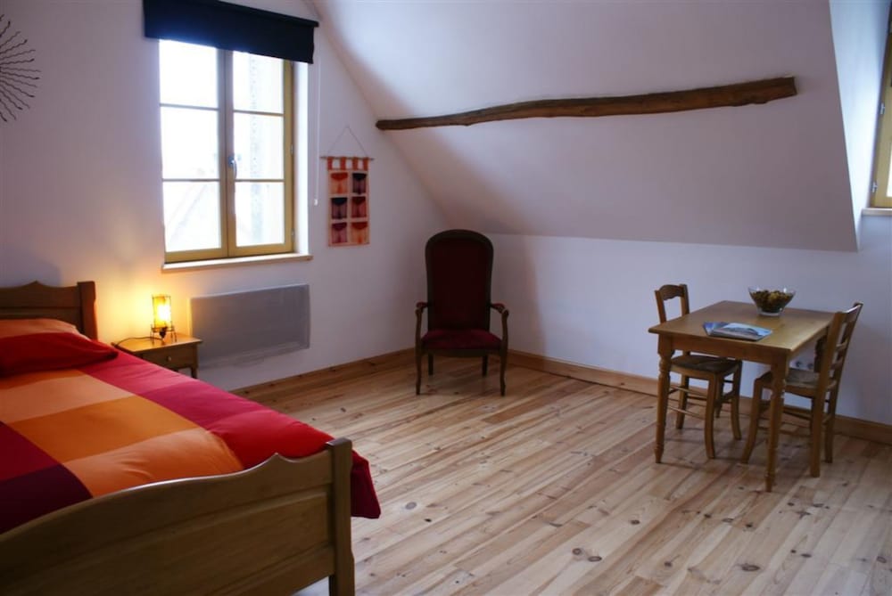 Quadruple Room, Private Bathroom (Soleil) - No Pets Allowed photo 3