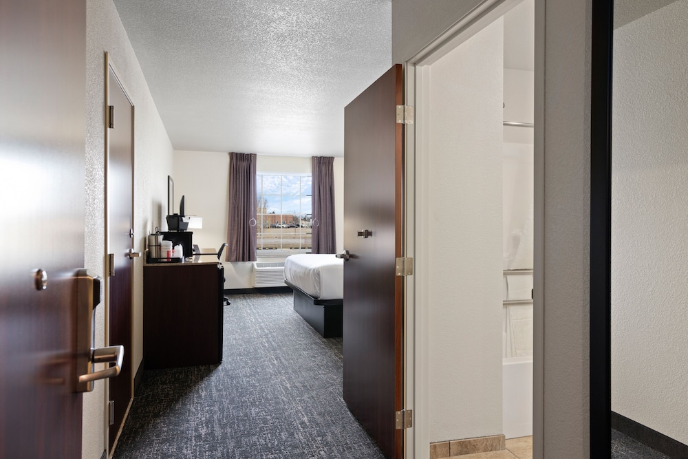 Room, 1 King Bed, Accessible, Non Smoking (Audible/Visual Alert) - Photo 8