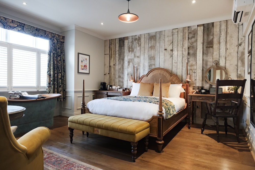 Junior Double Room