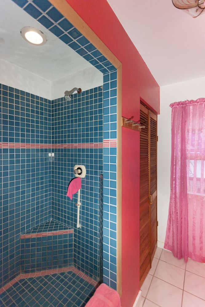 Sunset Suite, 1 Queen Bed, Private Bathroom & Kitchen, Sundeck photo 3