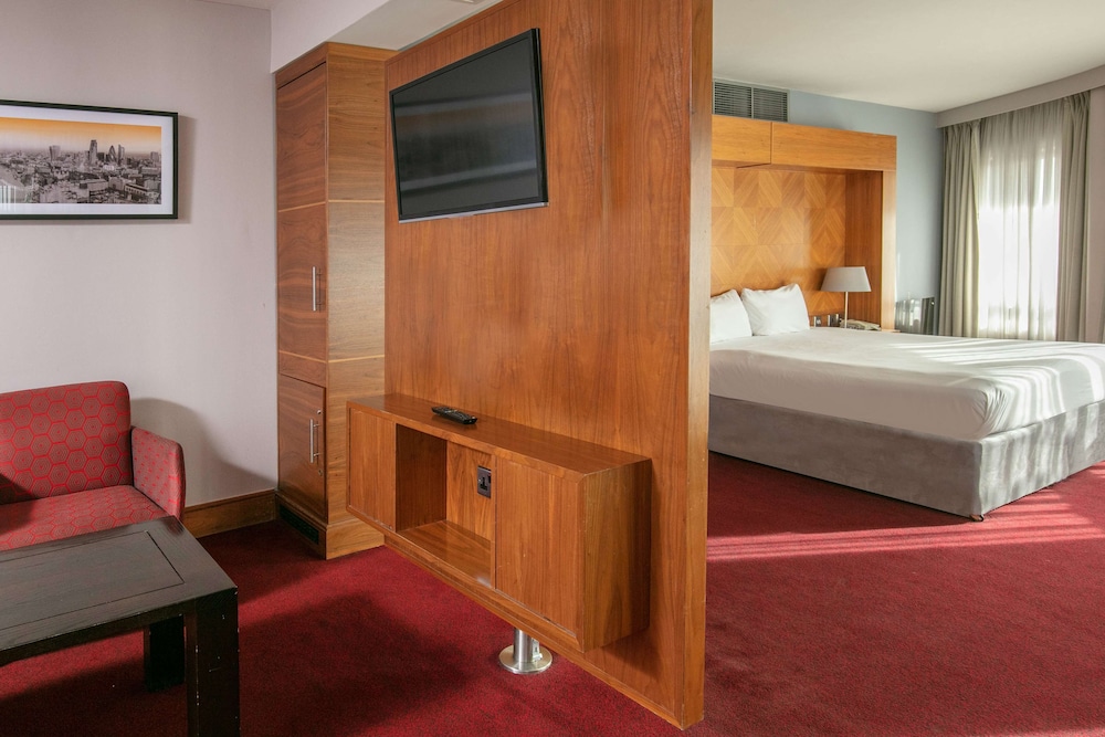 Suite, 1 King Bed, Non Smoking