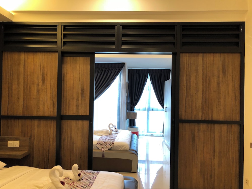 Deluxe Studio Suite