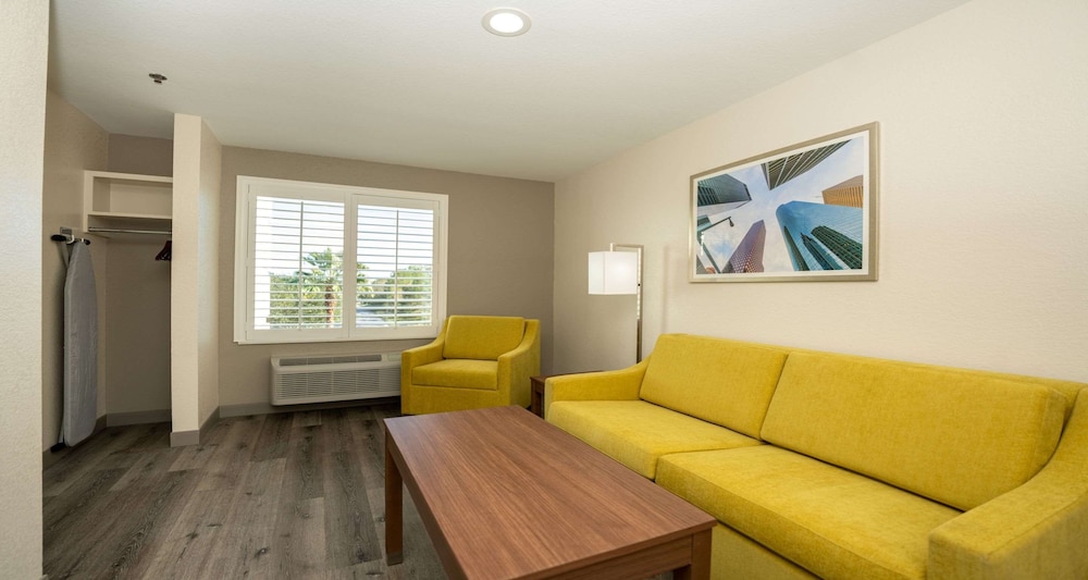 Suite, 1 King Bed, Non Smoking, Refrigerator & Microwave (with Sofabed) - Photo 1