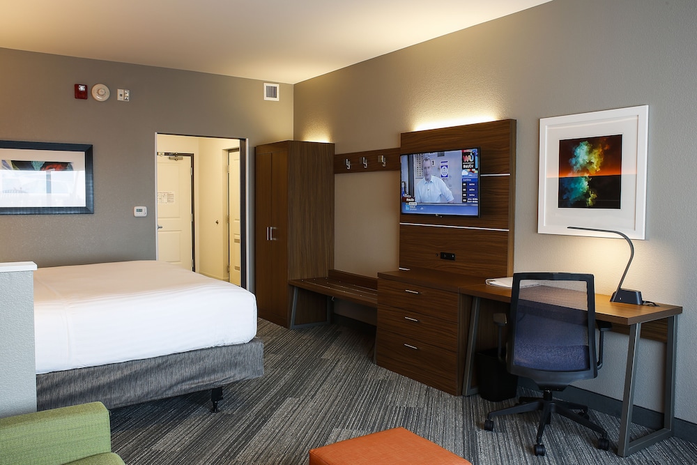 Standard Room, 1 King Bed with Sofa bed, Accessible (Communications) photo 3