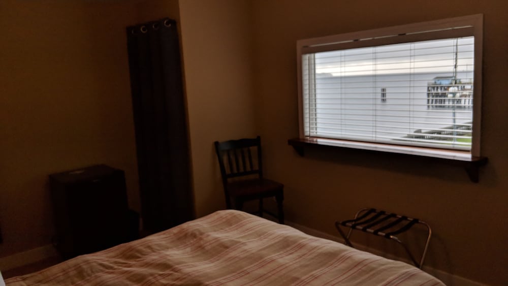 Compass Room (No Pets)