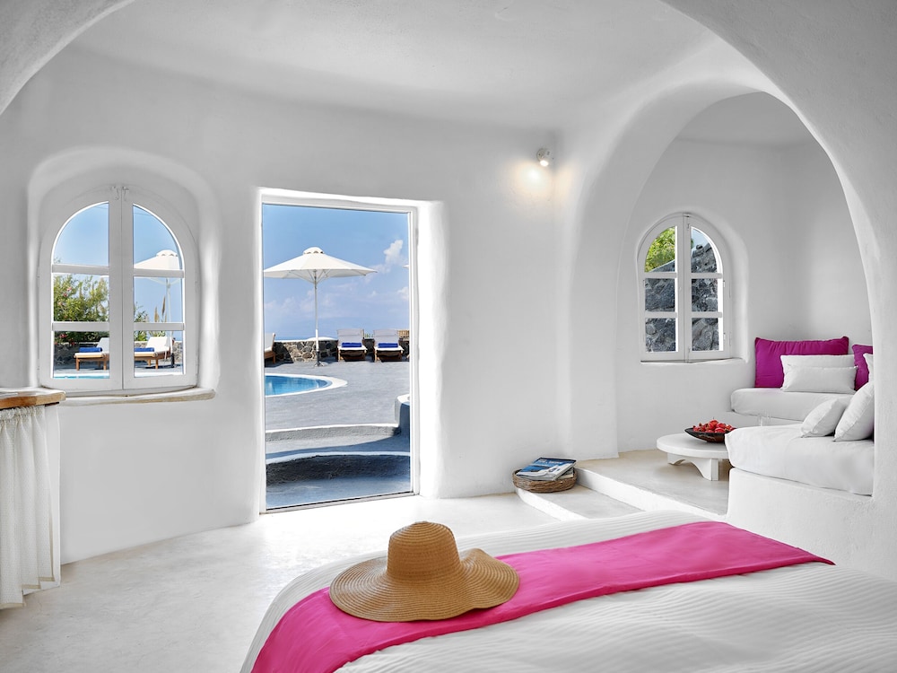 Superior Double Room, Pool View - Photo 10