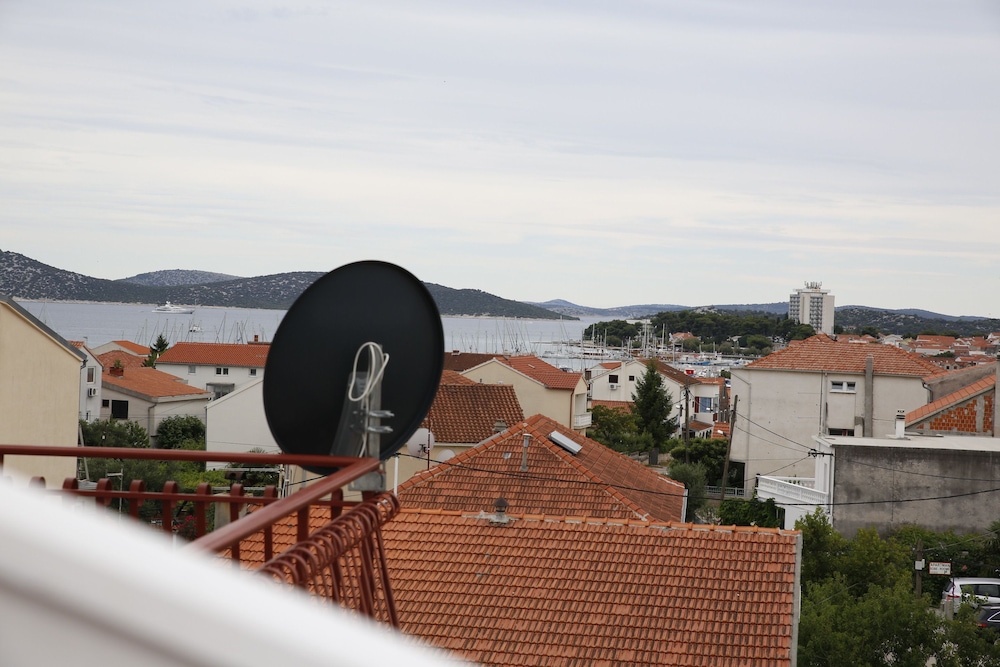 Comfort Penthouse, Balcony, Partial Sea View