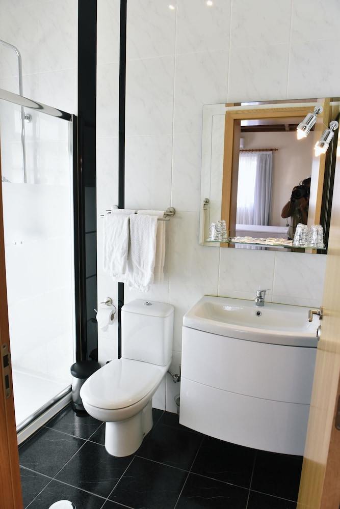 Basic Triple Room photo 3