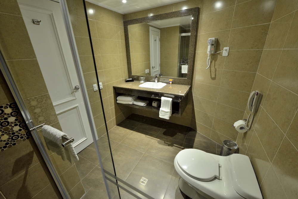 Deluxe Suite, 1 King Bed - Photo 7
