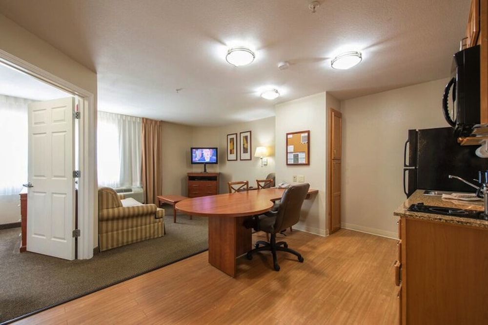 Suite, 1 Queen Bed, Accessible (Communications Accessible) - Photo 3