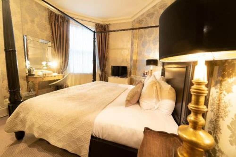 Classic Double Room, Four Poster King Bed photo 3