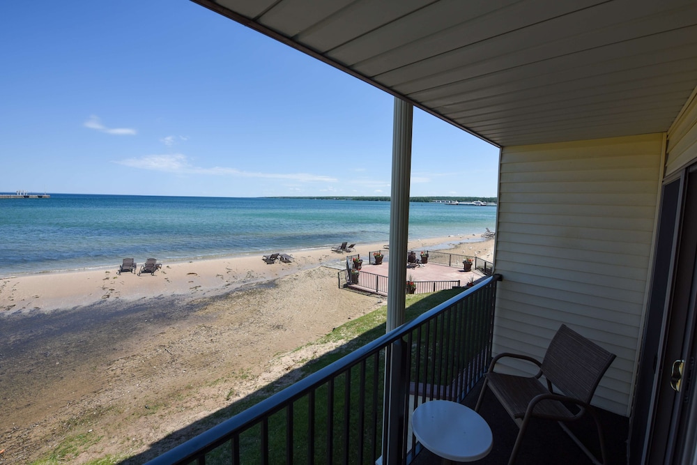 Suite, Multiple Beds, Non Smoking, Lakeside (with Sofabed) - Photo 4