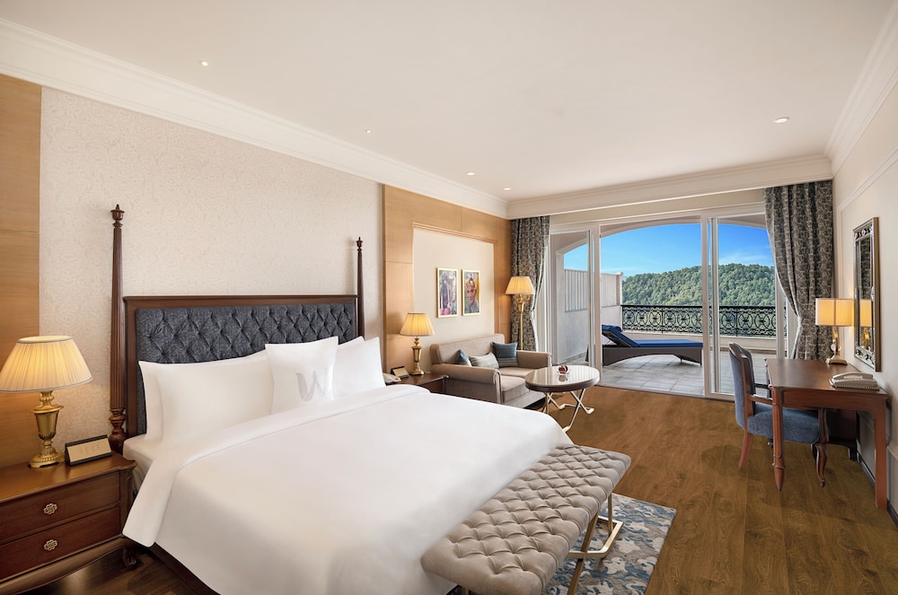 Deluxe Room, 1 King Bed, Mountain View (Superior Room) Deluxe Room, 1 King Bed, Mountain View (Superior Room)