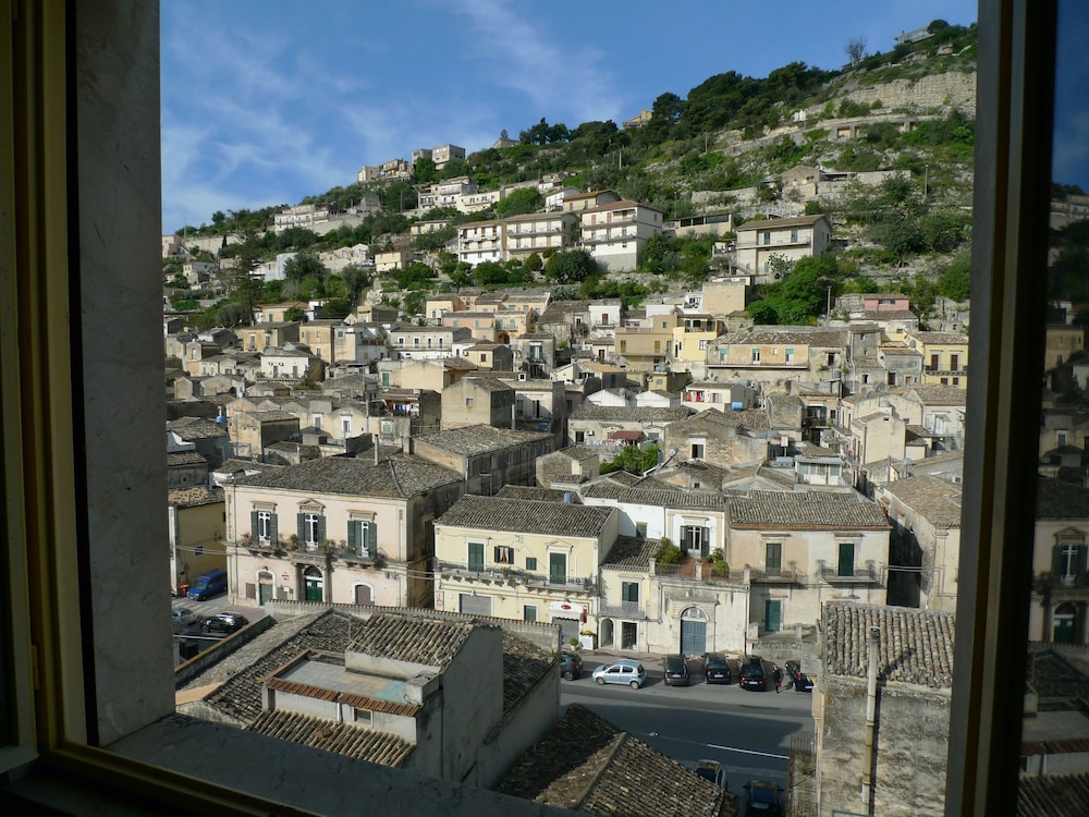 Standard Double or Twin Room, City View photo 3