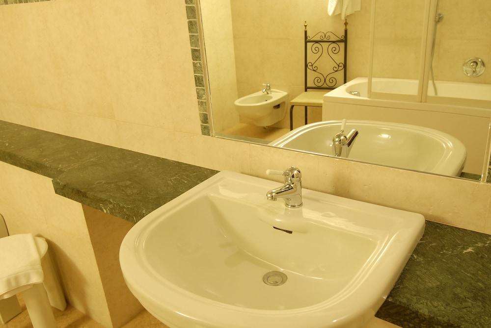 Family Room - Photo 9