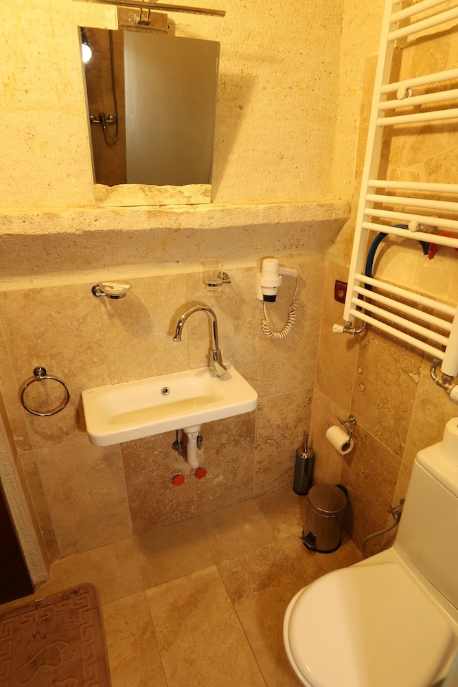Standard Twin Room - Photo 2