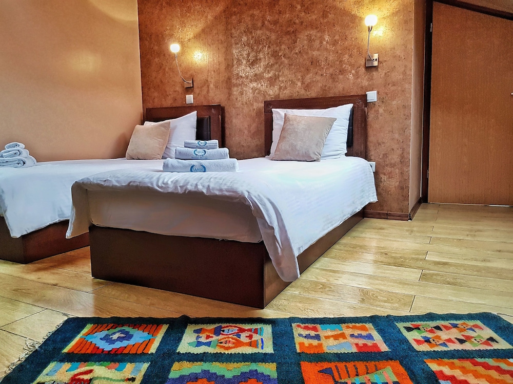 Deluxe Triple Room, Non Smoking, Private Bathroom