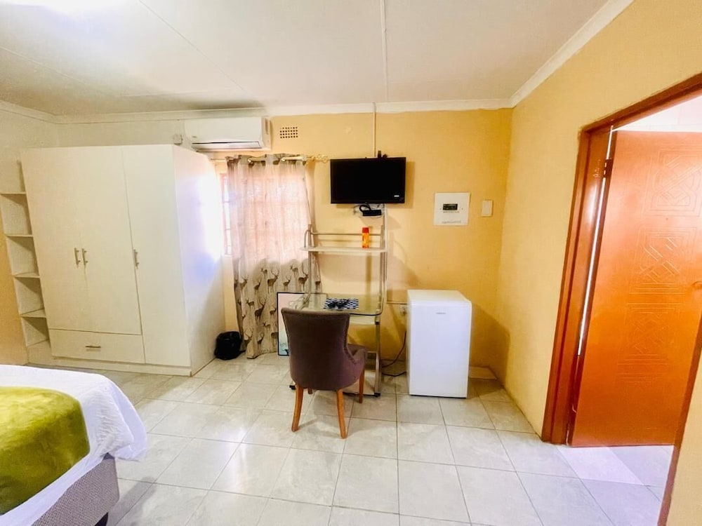 Luxury Studio Suite, Patio photo 2