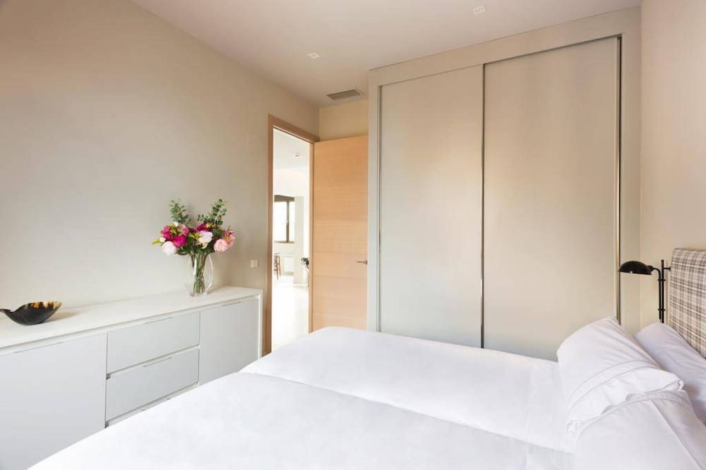 Exclusive Apartment, 3 Bedrooms, City View - Photo 2