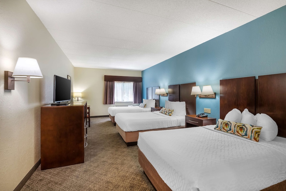 Standard Room, Multiple Beds, Non Smoking, Refrigerator & Microwave - Photo 1