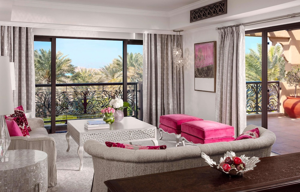 Arabian Court Prince Suite - includes DRIFT Beach Club Access, Host Service - Photo 5