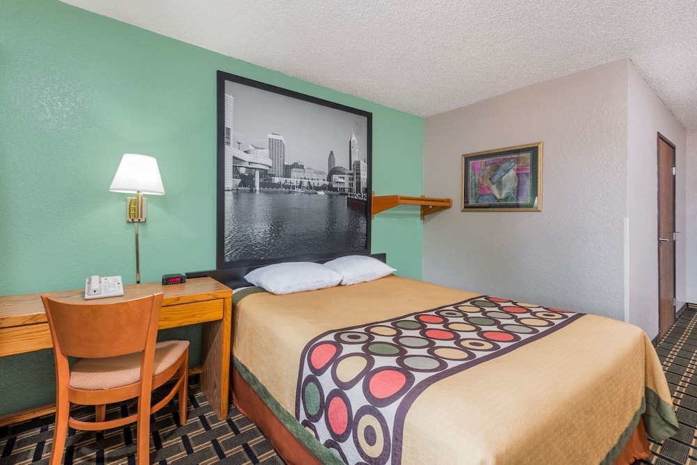 Room, 1 Queen Bed, Smoking - Photo 2