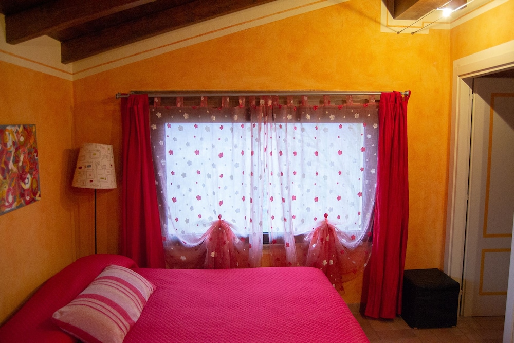 Traditional Apartment, 2 Bedrooms, Kitchen, Mountain View photo 1