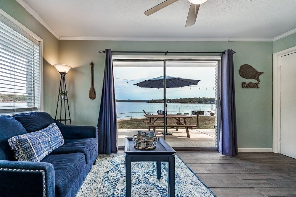 Deluxe Studio, 2 Double Beds, Pool Access, Lake View