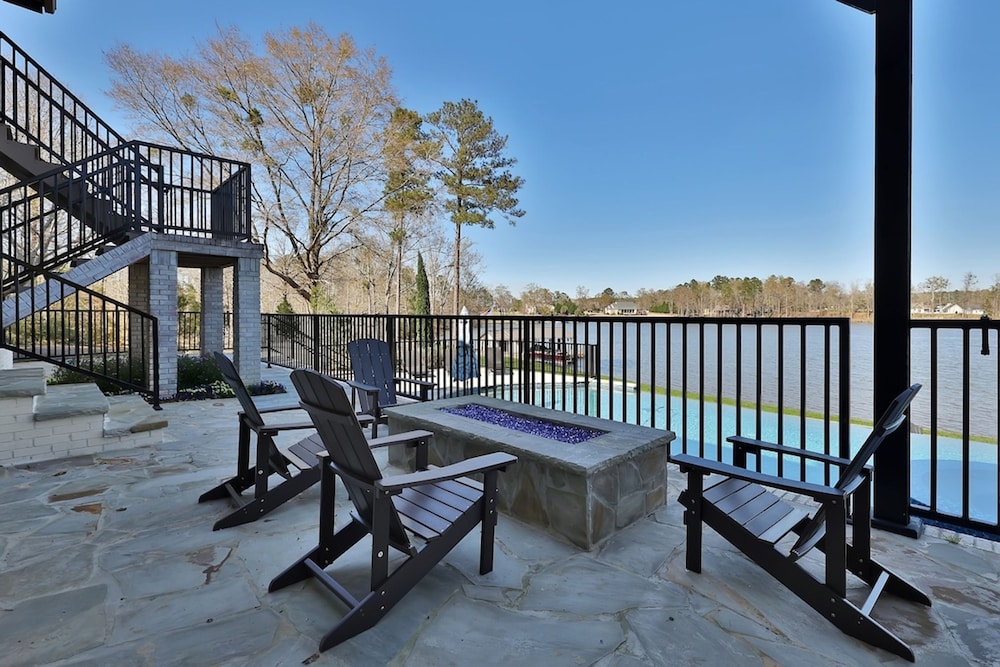 7BR Lakefront Haven Pool Hot Tub Gated 4acres, Billede 18