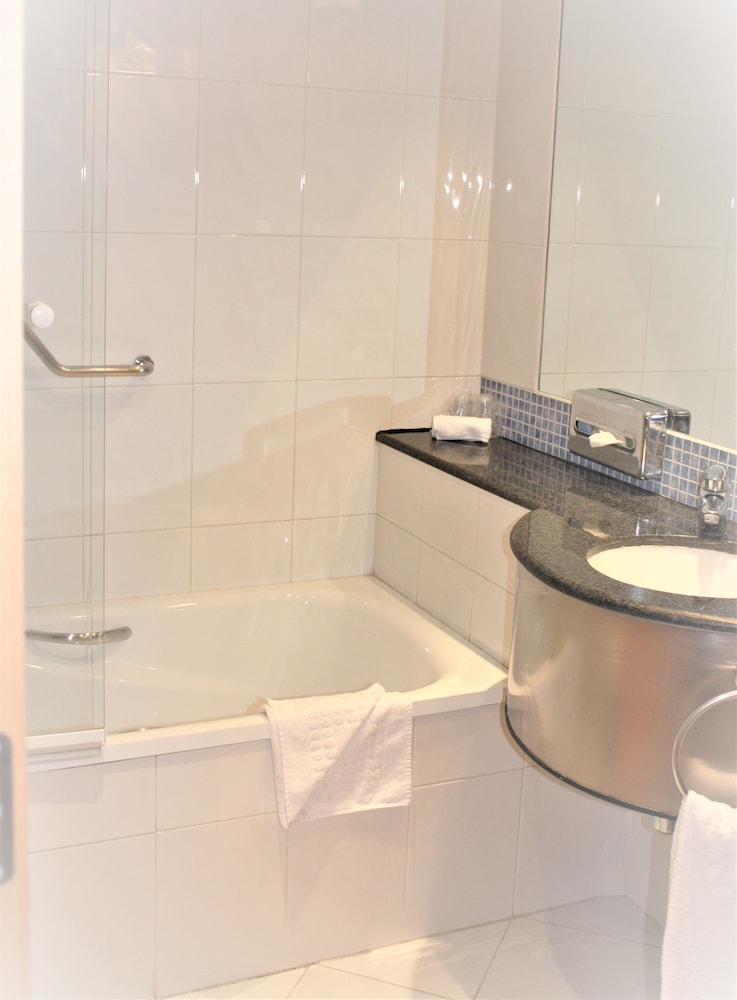 Standard Room, 2 Twin Beds (Free Breakfast) - Photo 9