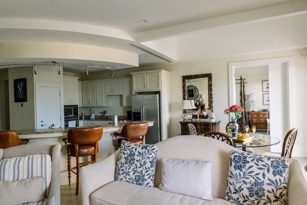 Luxury 1 Bedroom Home, Oceanview photo 3
