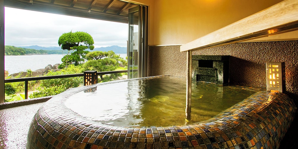 Superior Twin Room, Non Smoking, Bathtub photo 2