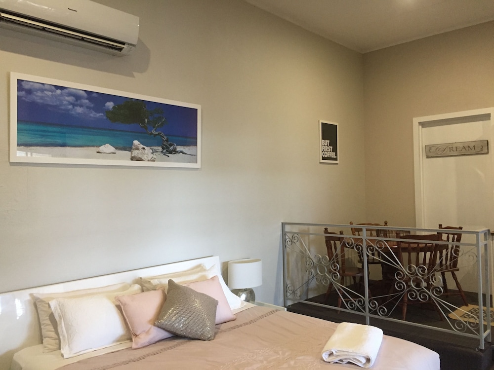 Deluxe Studio, Multiple Beds, Kitchen photo 1