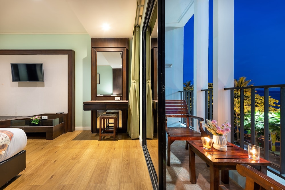Deluxe Triple Room Sea View photo 2