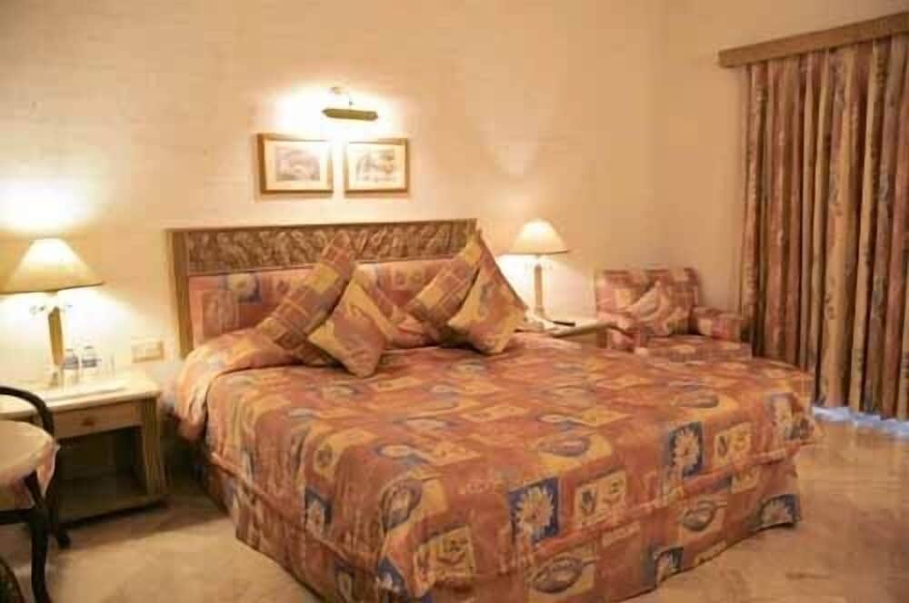 Deluxe Room - Photo 1
