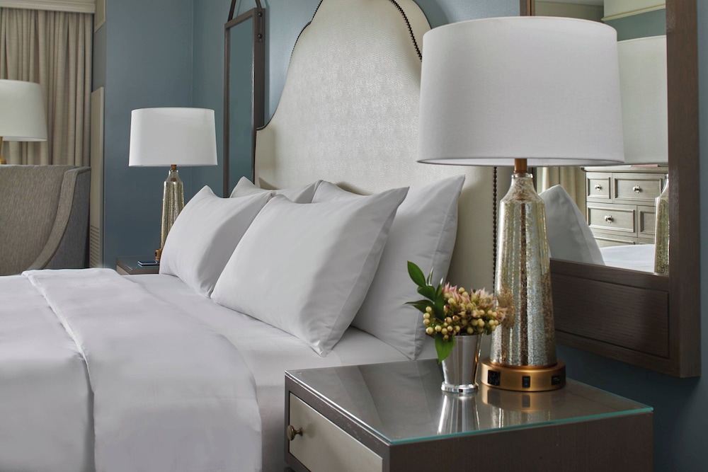 Premium Room, 1 King Bed, Marina View - Photo 2