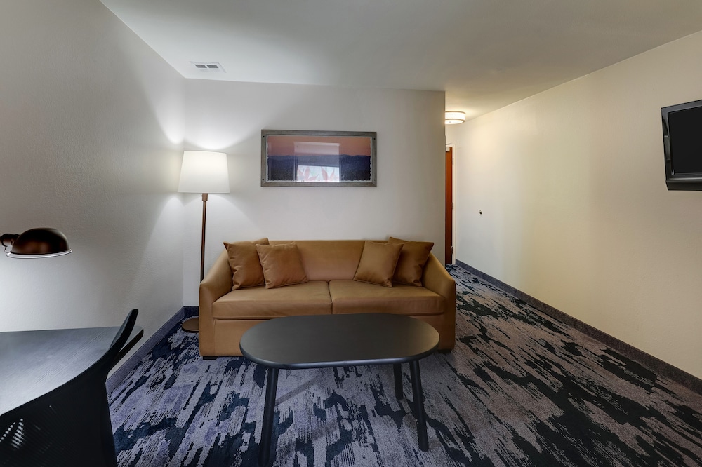 Studio, 1 King Bed With Sofa Bed, Non Smoking (Mobility Accessible, Tub) photo 1